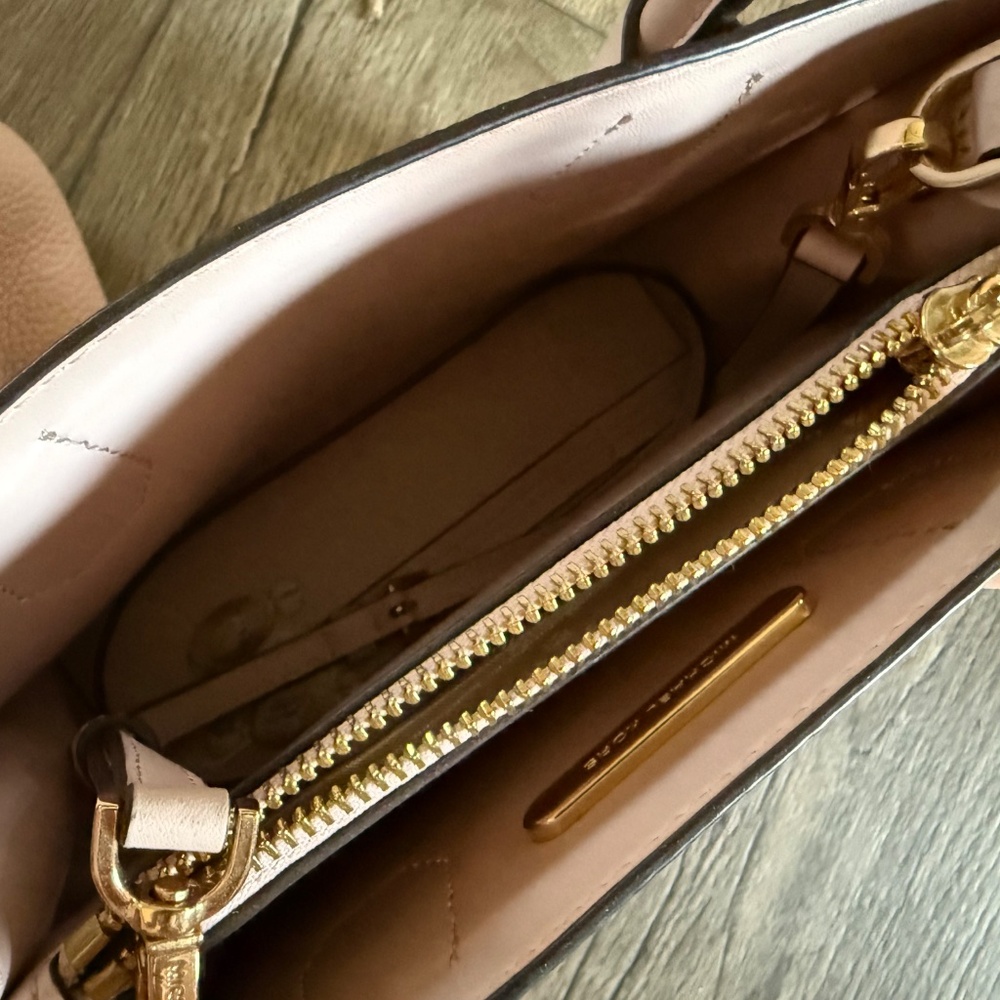 Purses - Picture 3 of 4